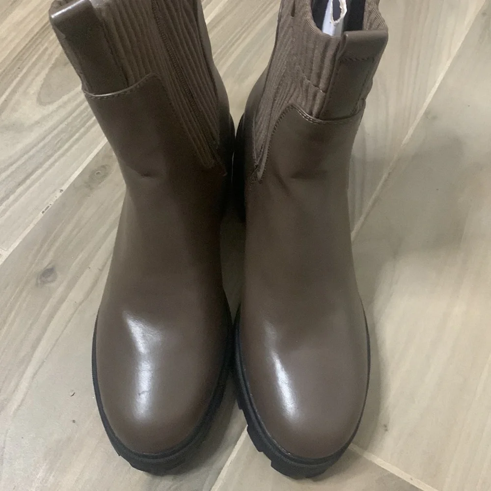 Winter Boots - Picture 3 of 3
